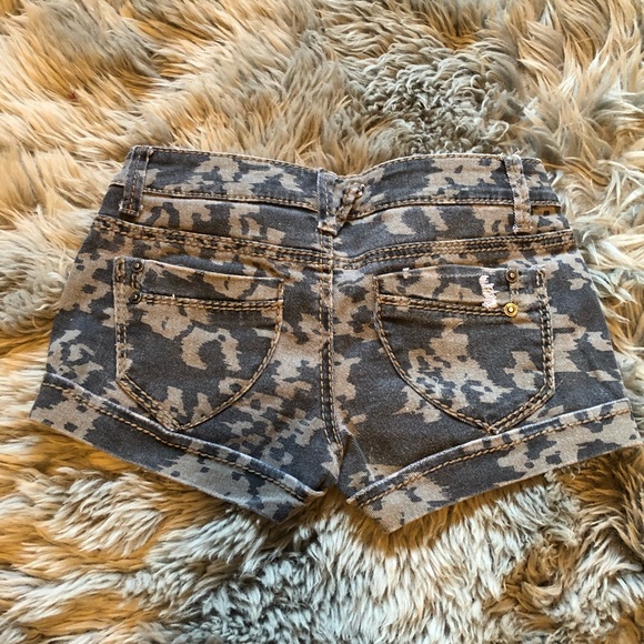 Army print shorts - Picture 3 of 3